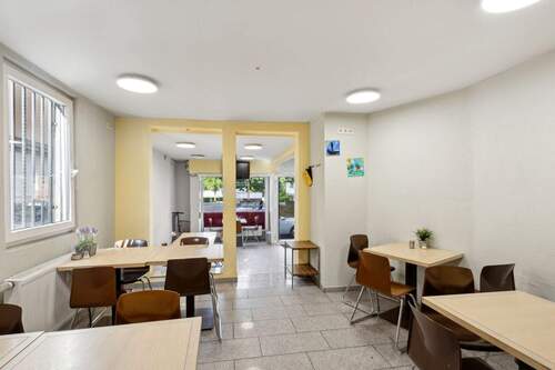 Gewerbefläche - 9 Zimmer Mehrfamilienhaus, Wohnhaus in Stuttgart / Bad Cannstatt