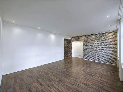 Großes Wohnzimmer - Helle 2-Zimmer-Wohnung im 1. OG - sofort bezugsfertig