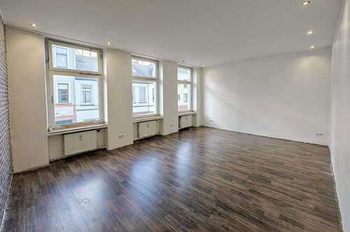 Großes Wohnzimmer - 2 Zimmer Etagenwohnung zur Miete in Krefeld