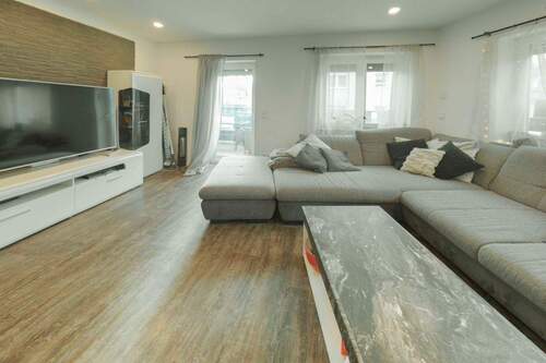 Wohnzimmmer EG - 8 Zimmer Einfamilienhaus in Magstadt