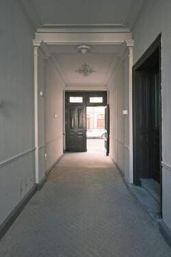 Durchfahrt Blick zur Straße - 5 Zimmer Etagenwohnung in Aachen