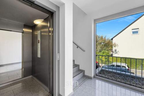Aufzug u. Treppenhaus - 