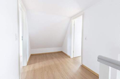 Diele - Etagenwohnung mit 80,00 m&sup2; in Leer (Ostfriesland) / Loga zur Miete