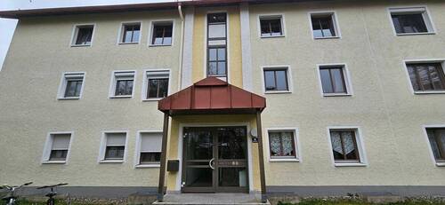 Eingang.jpg - 3 Zimmer Etagenwohnung in Erding