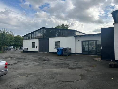 Halle Außenansicht - 