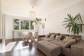 Wohnzimmer - Bestlage in Nikolassee - drei Zimmer mit Blick auf die Rehwiese