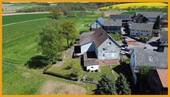 Anwesen in Ortsrandlage - 
