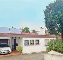 Stuttgart-Hoffeld: Großzügiges EFH - ideal für Familien in bester Lage mit Innenpool und Garten