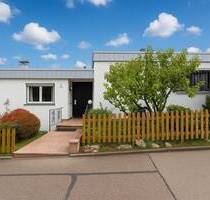 Bungalow mit Einliegerwohnung, uneinsehbarer Terrasse und Einzelgarage - Freiberg am Neckar Heutingsheim