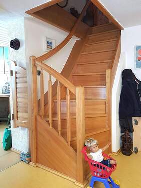 Erdgeschoss - Treppe zum Obergeschoss - 