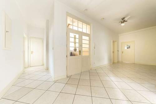 Diele - 5 Zimmer Etagenwohnung zum Kaufen in Dortmund