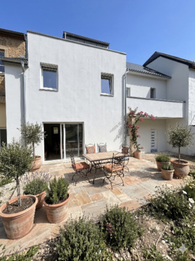 1 Außen und Garten (7)-Muster - 9 Zimmer Mehrfamilienhaus, Wohnhaus zum Kaufen in Bettingen