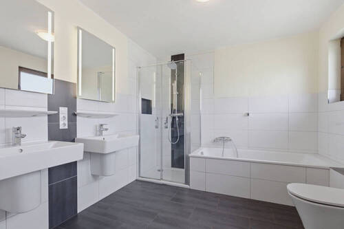  1. OG Badezimmer - 