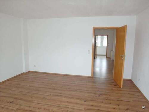 Wohnzimmer - 2 Zimmer Etagenwohnung zum Kaufen in Freital