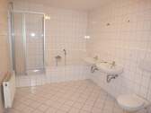 Bad mit Wanne und Dusche - Etagenwohnung mit 75,00 m² in Freital zum Kaufen