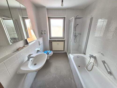 Impressionen - Boden wird gerade verlegt. - 