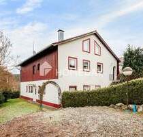 Großzügiges Zweifamilienhaus mit weitläufigem Garten und vielseitigem Wohnkonzept - Weitnau