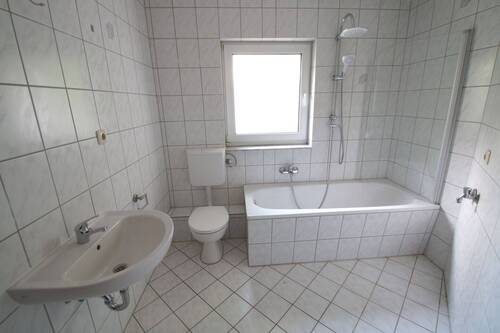 Badezimmer - Einfamilienhaus mit 97,70 m&sup2; in Erfurt zum Kaufen