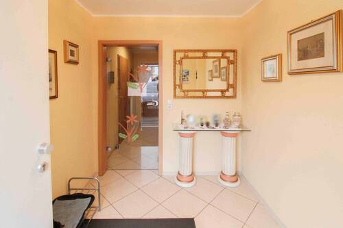 Eingangsbereich - 5 Zimmer Einfamilienhaus zum Kaufen in Korntal-Münchingen