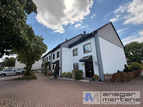 Hausansicht - 6 Zimmer Reihenendhaus zum Kaufen in Neuss
