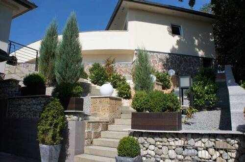 Zugang Garagen/Straße - 