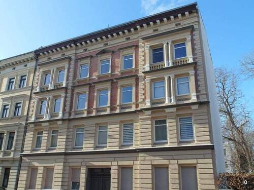 Ansicht Straßenseite - Ab sofort zu haben: Gemütliche Singlewohnung mit Balkon (Hofseite), sep. Küche, Laminat & Badewanne
