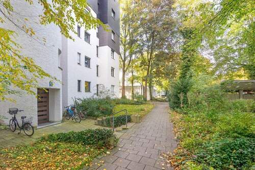 Außenansicht Wohnanlage - Garage, Stellplatz in München zum Kaufen