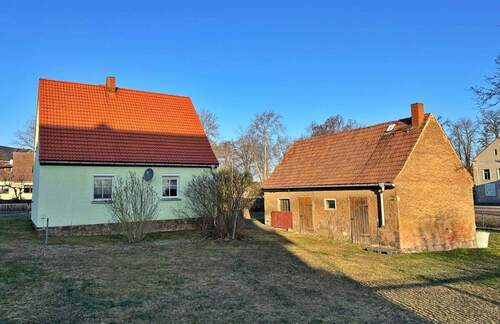 Haus und Nebengebäude - 4 Zimmer Einfamilienhaus zum Kaufen in Käbschütztal / Krögis