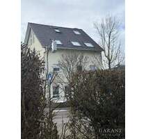 Großzügige Doppelhaushälfte mit 