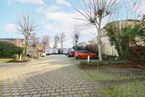Innenhof mit Parkplatz - 