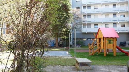Innenhof mit kl. Spielplatz - Etagenwohnung mit 111,00 m&sup2; in Nürnberg zum Kaufen