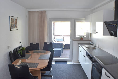 Küche mit Zugang zur Terrasse - 