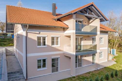 Wohnhaus - Hochwertig sanierte DG-Wohnung mit moderner EBK und Südbalkon