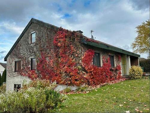 Ansicht Südwesten - Mehr Platz, mehr Möglichkeiten: Einfamilienhaus mit separater Wohneinheit und großem Garten