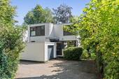 Eingang und Garage - 4 Zimmer Einfamilienhaus in Berlin