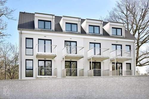 Aussenansicht - Helle 2-Zimmer-Etagenwohnung im Erstbezug - Einbauküche, Fußbodenheizung und Balkon