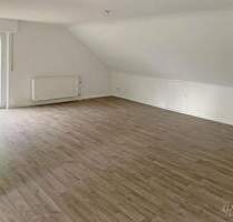 Charmante, lichtdurchflutete Dachgeschosswohnung in zentraler, ruhiger Lage! - Esslingen am Neckar Pliensauvorstadt