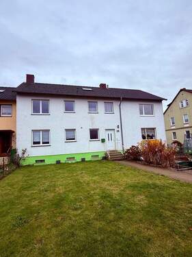 Außenansicht - Zweifamilienhaus mit Werkstatt, Doppelgarage und vielseitigen Nutzungsmöglichkeiten in Hofgeismar