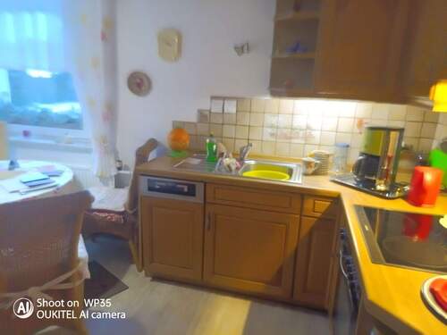 Küche mit Einbauküche - 