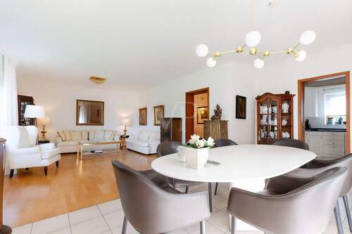 Essbereich mit Blick in den Wohnbereich - 7 Zimmer Einfamilienhaus zum Kaufen in Königstein im Taunus