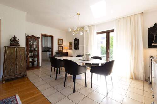 Essbereich mit Zugang in den Garten - 