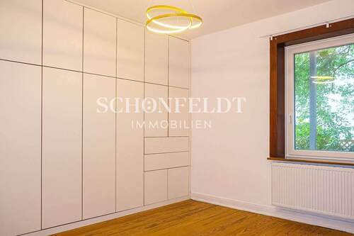Schlafzimmer mit Einbauschrank - 