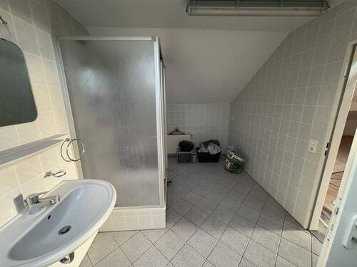 Badezimmer bsp. - Mehrfamilienhaus, Wohnhaus mit 1,08 m&sup2; in Leverkusen zum Kaufen