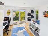 Kinderzimmer mit Gartenzugang - 