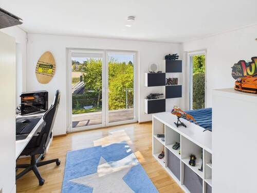 Kinderzimmer mit Gartenzugang - 