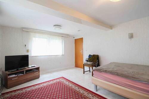 Schlafzimmer 1 - 6 Zimmer Mehrfamilienhaus, Wohnhaus in Liederbach am Taunus