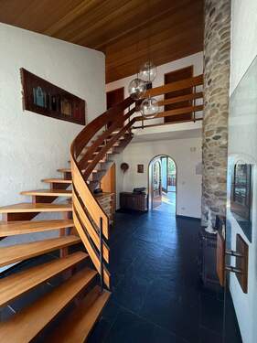 Eingangsdiele - 9 Zimmer Mehrfamilienhaus, Wohnhaus zum Kaufen in Sankt Georgen