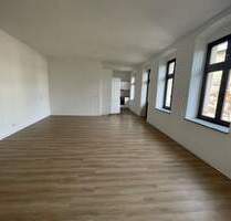 Hochwertige 4 Raumwohnung mit 2 Balkonen und Stellplatz - Görlitz Innenstadt