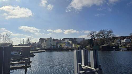 Schiffsanleger nebenan - 