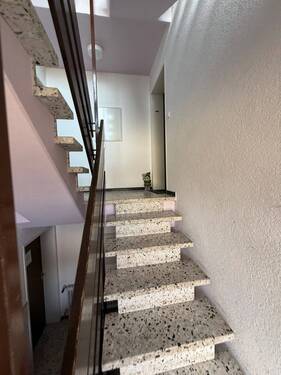 Treppenhaus - 3 Zimmer Etagenwohnung zum Kaufen in Stuttgart
